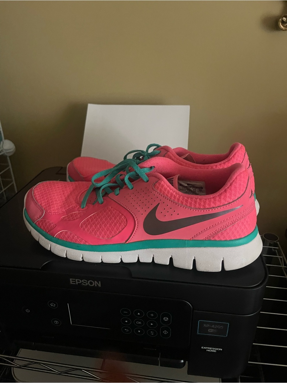 Nike Fitsole Women’s Pink Athletic Shoes with Teal Laces size 11